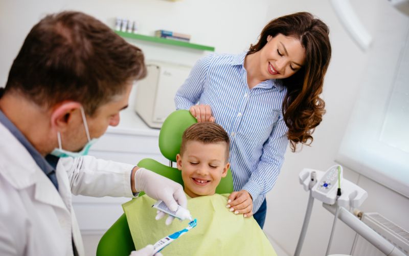 Featured image for “10 Tips on How to Brush Your Teeth the Right Way”